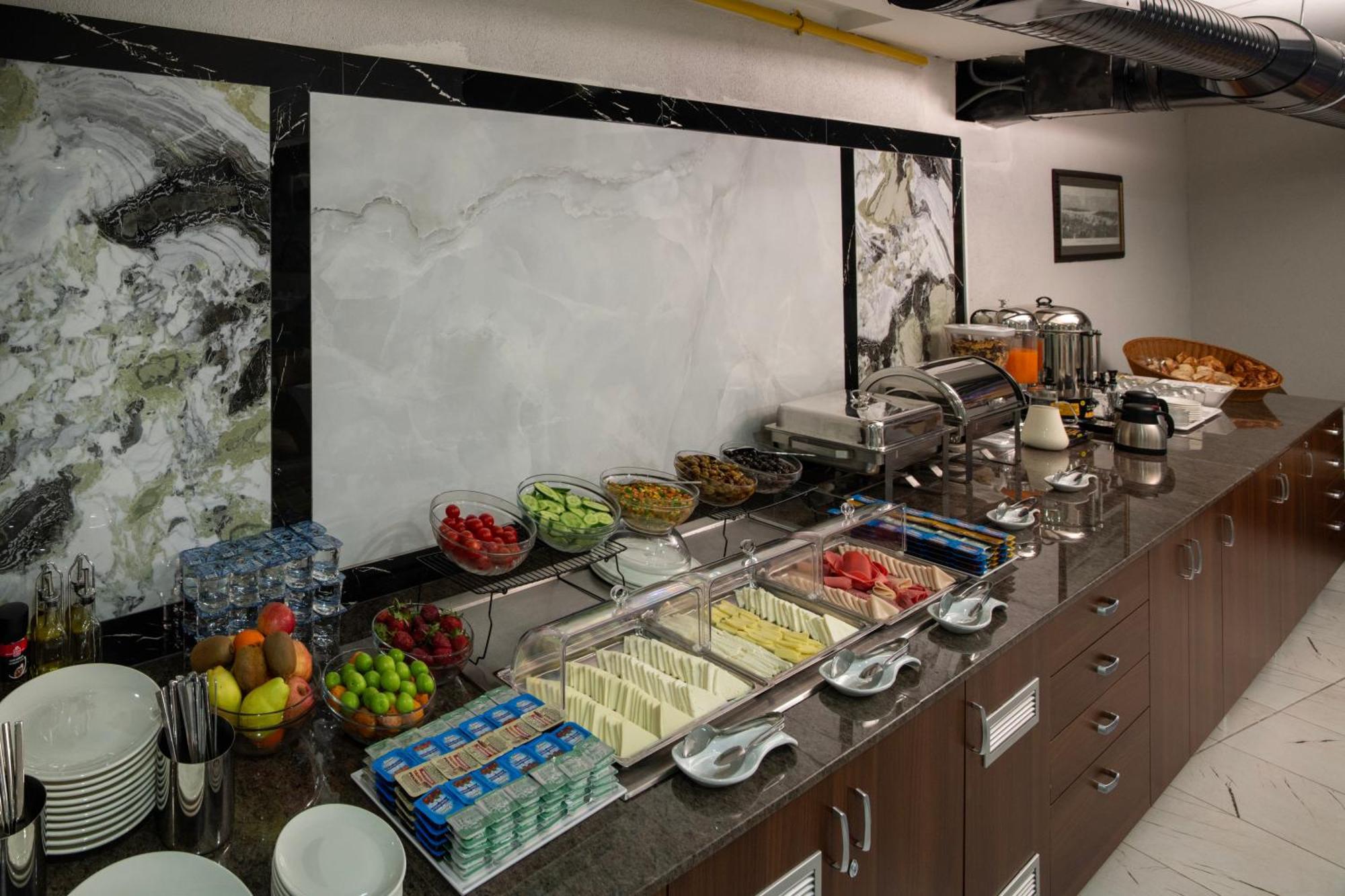 Istanbul Efes Hotel — Foto 1